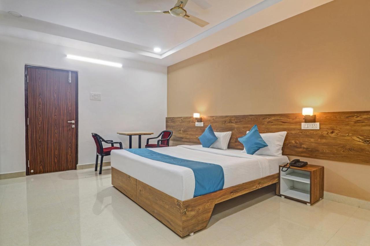 The Balcony Hotel Hyderabad Exteriör bild