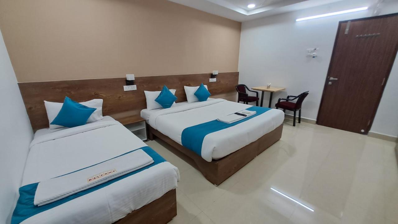 The Balcony Hotel Hyderabad Exteriör bild