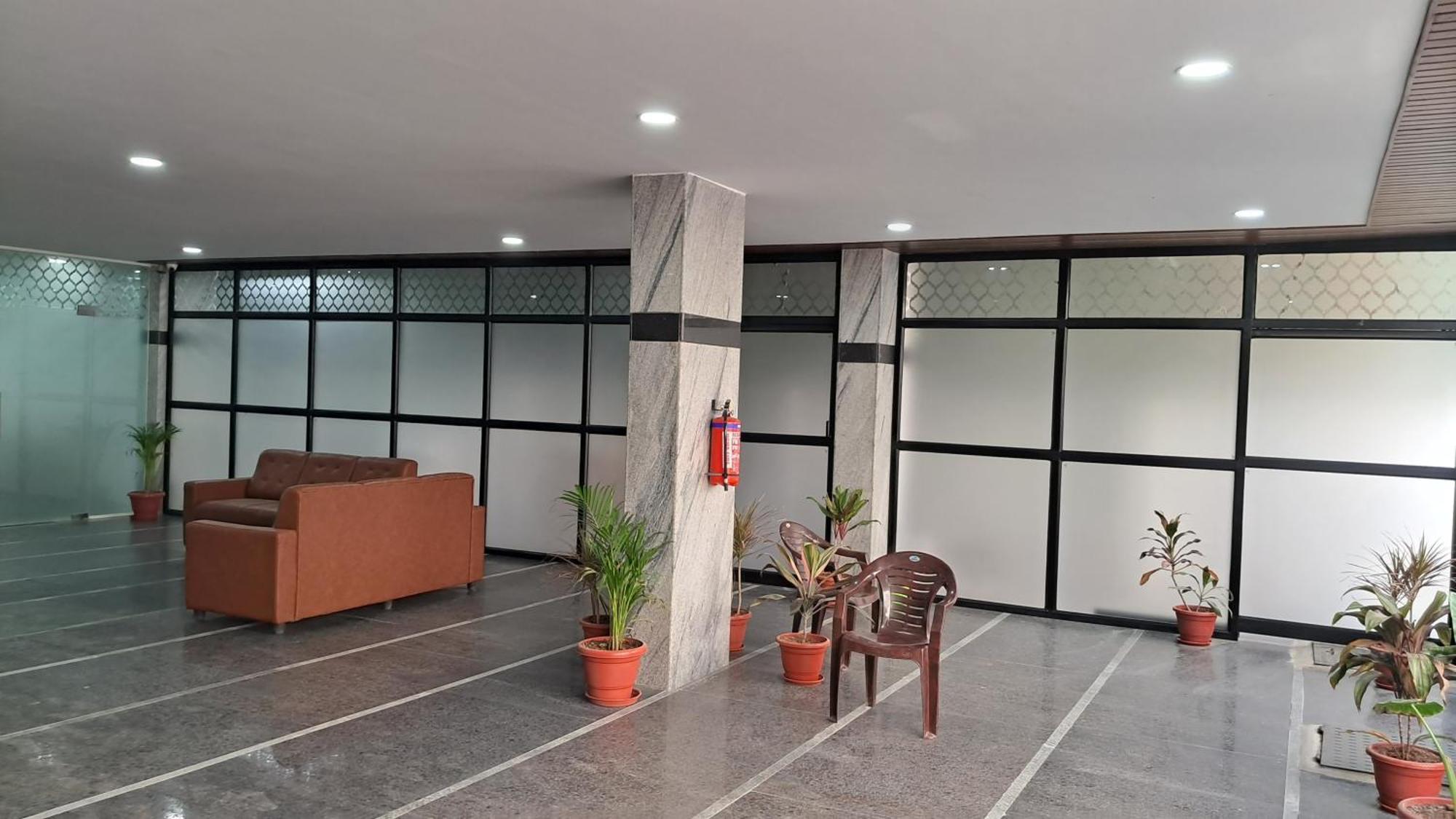 The Balcony Hotel Hyderabad Exteriör bild