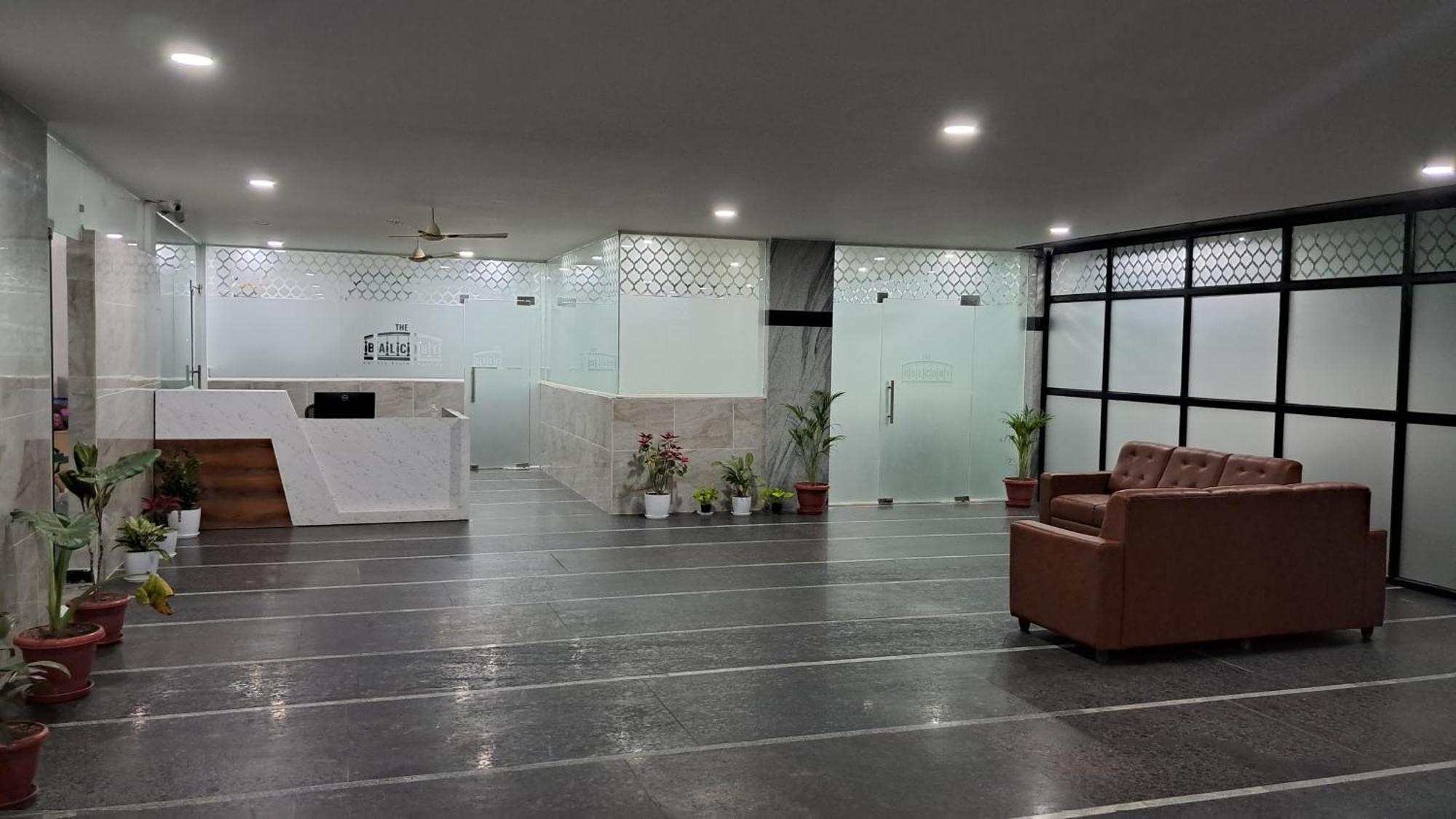 The Balcony Hotel Hyderabad Exteriör bild