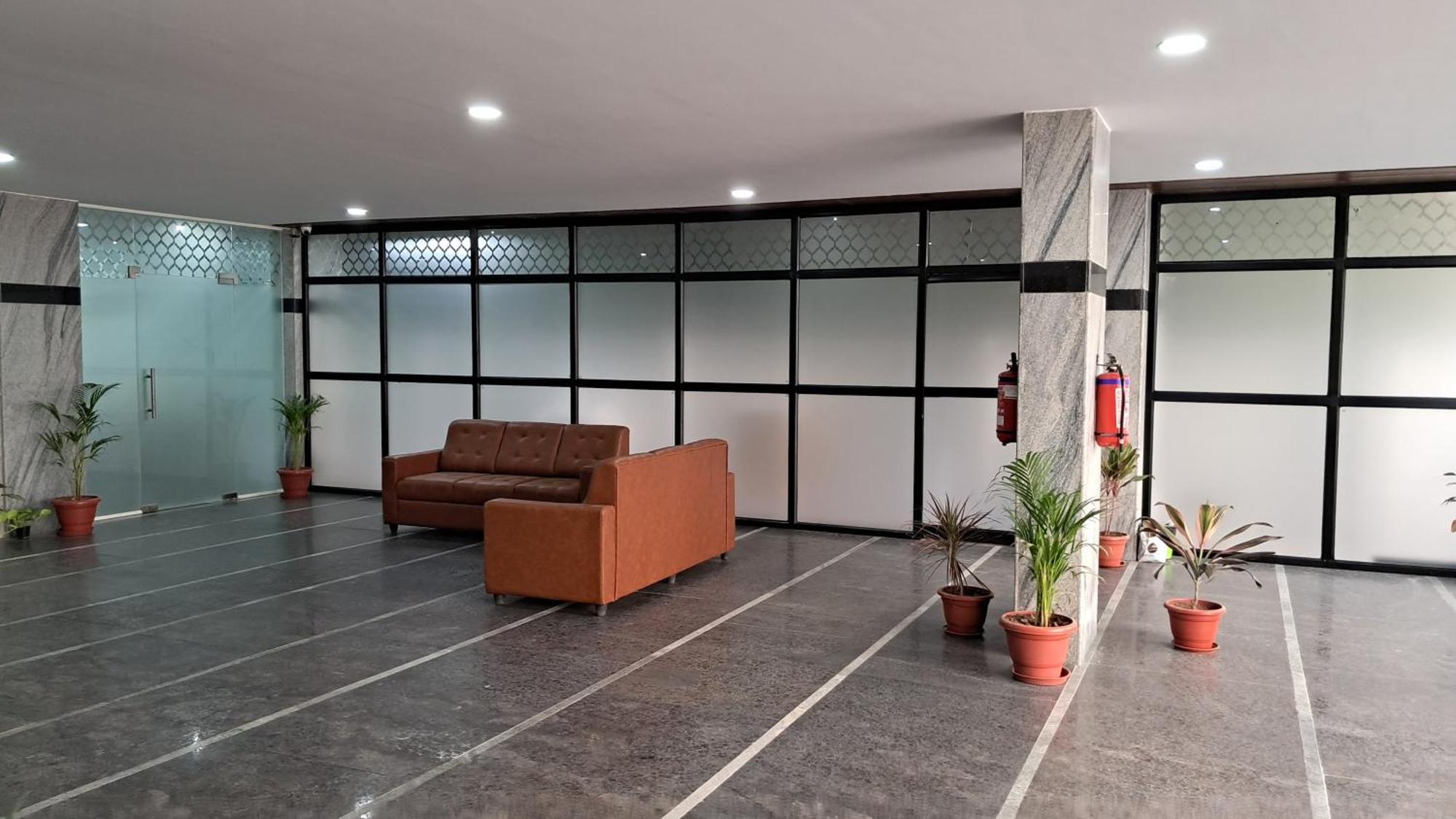 The Balcony Hotel Hyderabad Exteriör bild