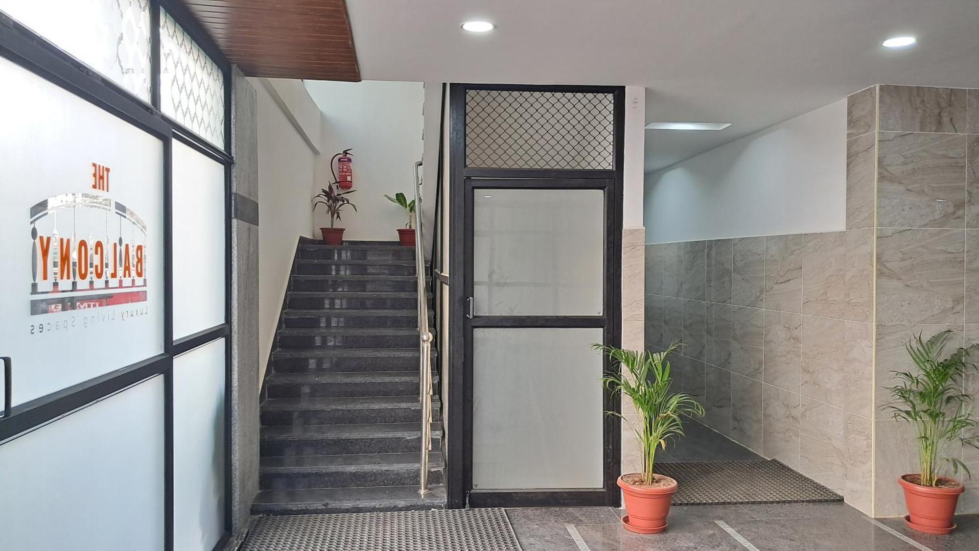 The Balcony Hotel Hyderabad Exteriör bild
